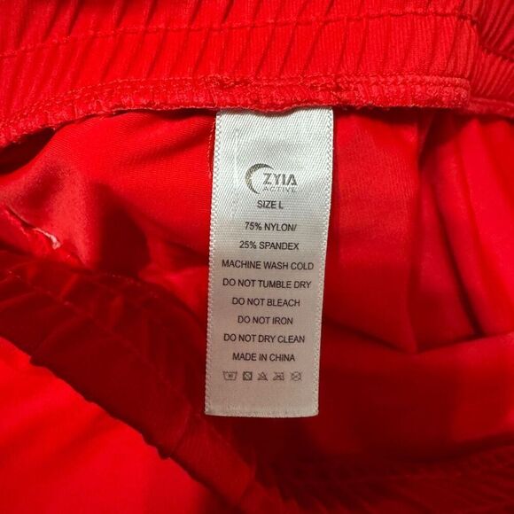 Zyia Red Everywhere Zipper Jogger size Large - Picture 8 of 8